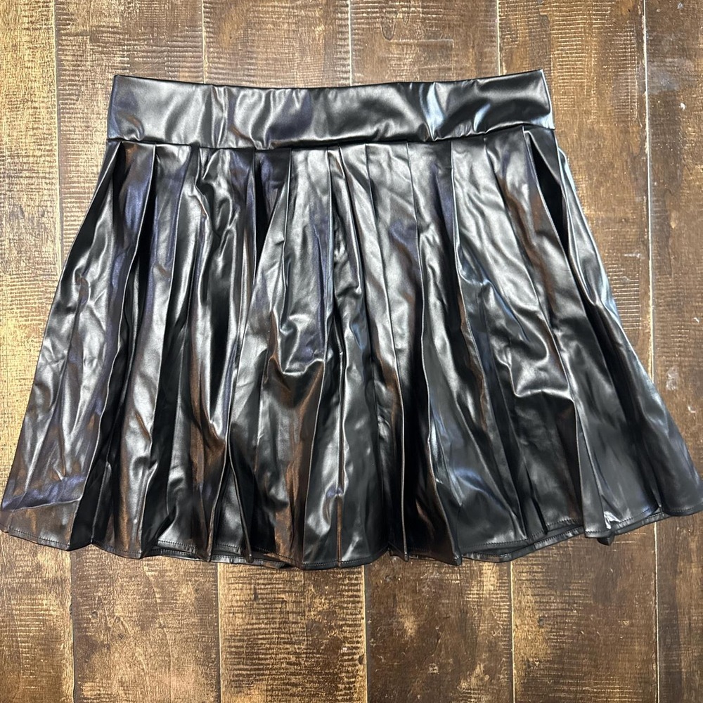 Women's Black Faux Leather Pleated Mini Skirt